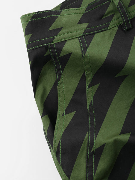Pockets Design Diagonal Stripe Cargo Shorts